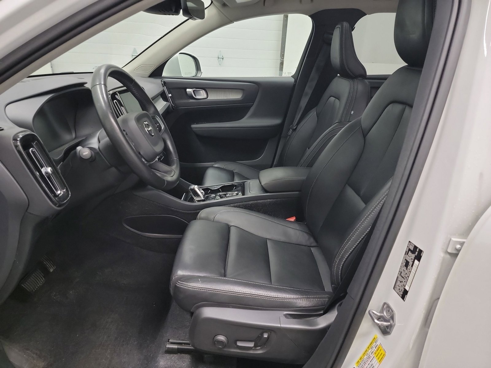 Used 2020 Volvo XC40 T5 Inscription w/ Protection Package Premier image 12