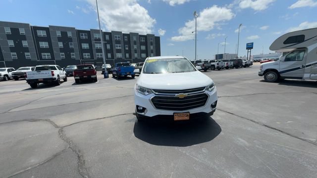 Used 2020 Chevrolet Traverse LT w/ Driver Confidence II Package AWD/4WD image 3