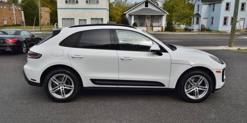 Used 2023 Porsche Macan image 9