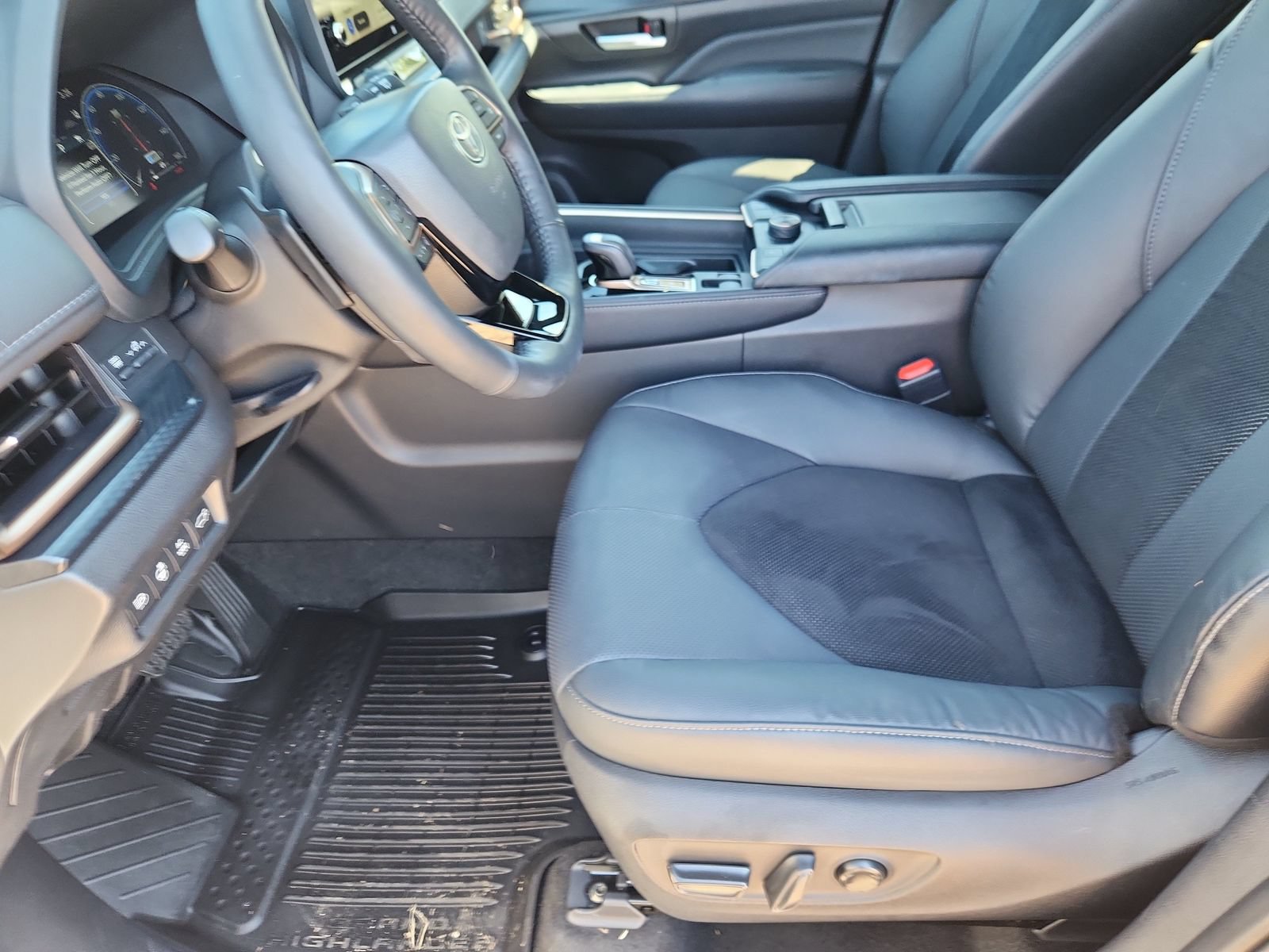 Used 2024 Toyota Grand Highlander AWD Hybrid image 11