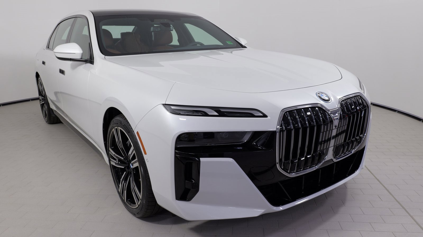 Used 2023 BMW i7 xDrive60 image 7