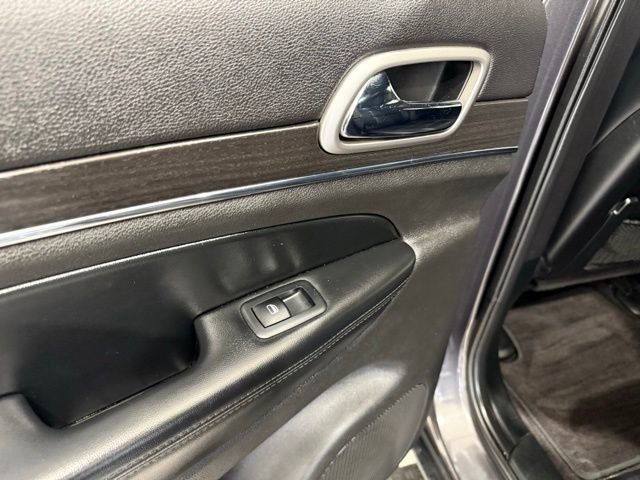 Used 2018 Jeep Grand Cherokee Limited image 23