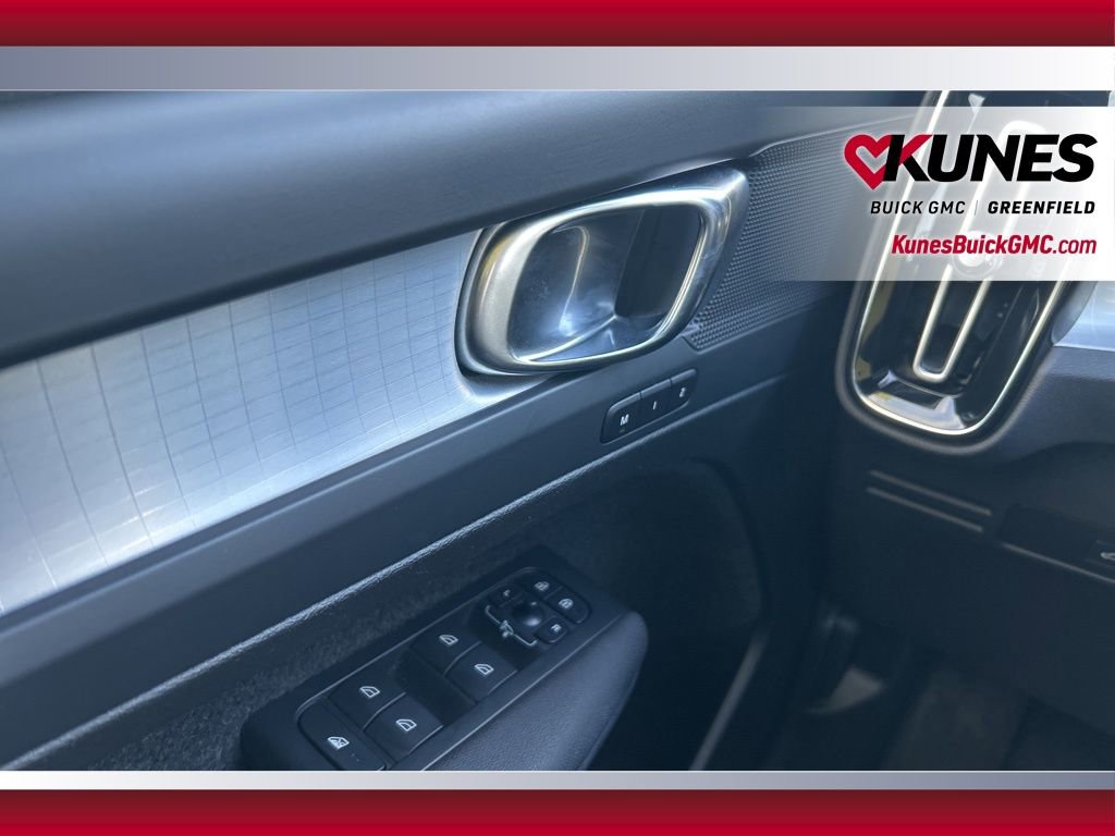 Used 2024 Volvo XC40 B5 Core image 31