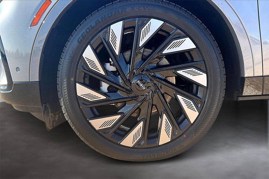 Used 2024 Lincoln Nautilus Reserve w/ Equipment Group 202A image 8