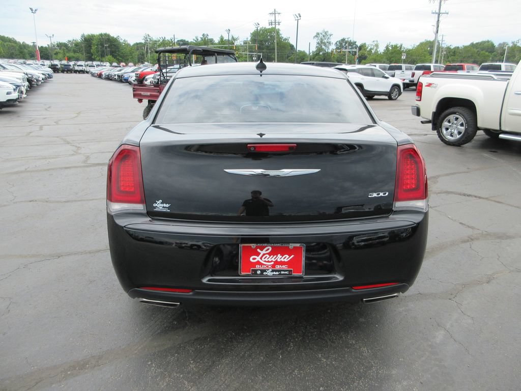 Used 2020 Chrysler 300 Touring w/ Sport Appearance Package RWD image 7