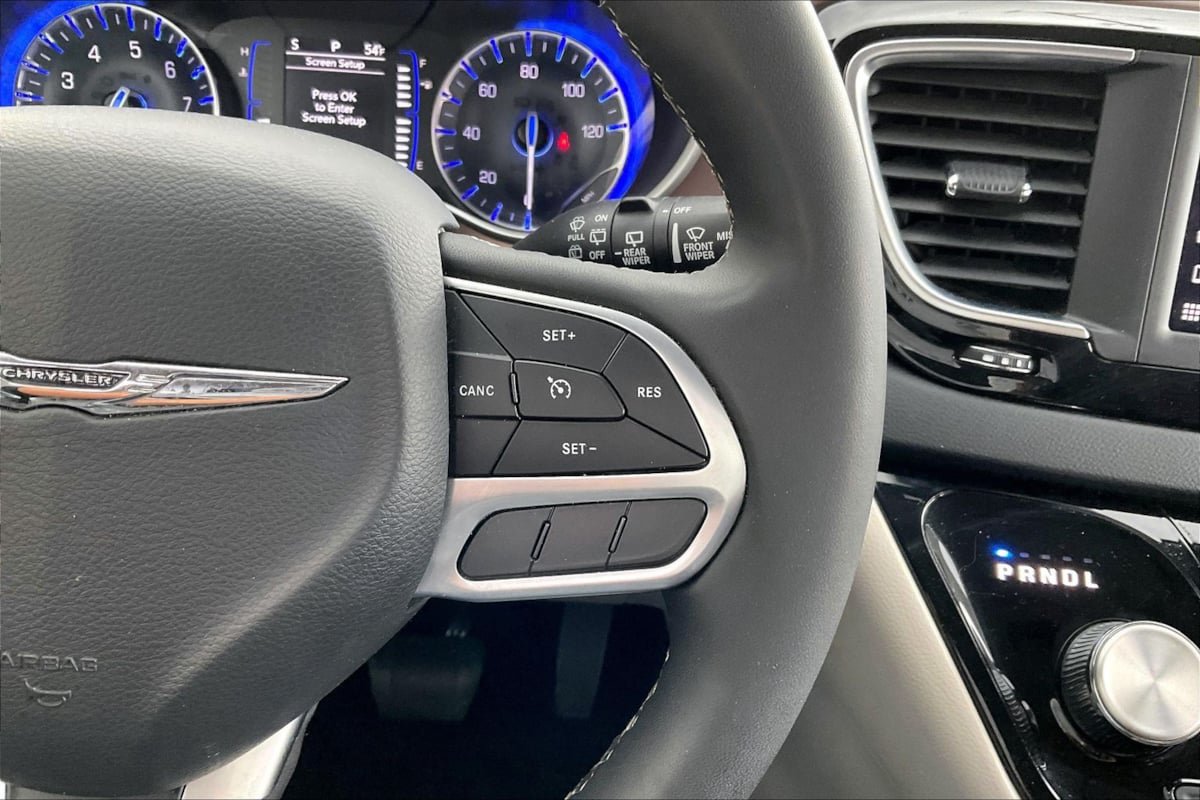 Used 2023 Chrysler Voyager LX FWD image 19