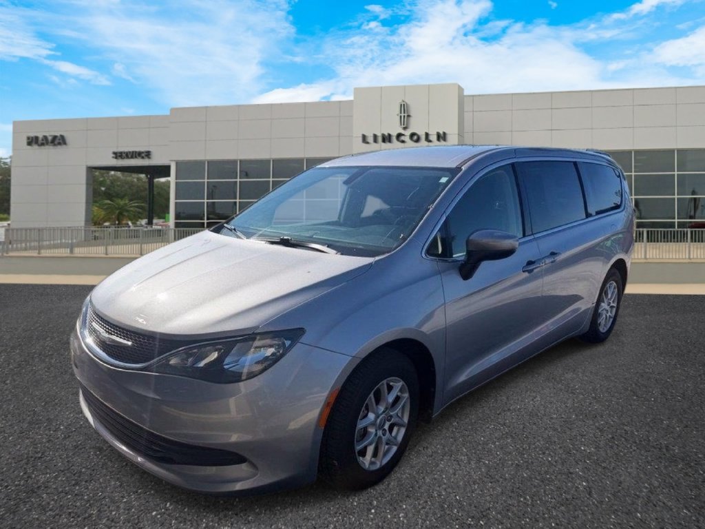 Used 2017 Chrysler Pacifica Touring FWD image 7