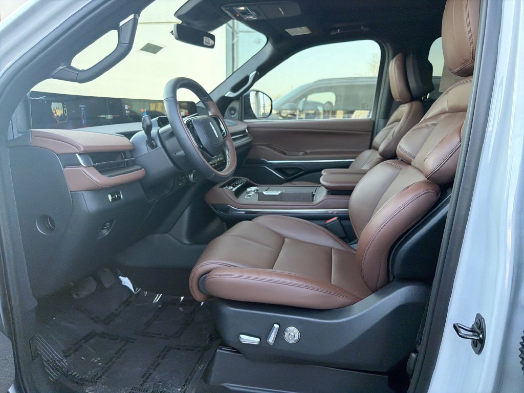 New 2026 Lincoln Navigator Reserve AWD/4WD image 5