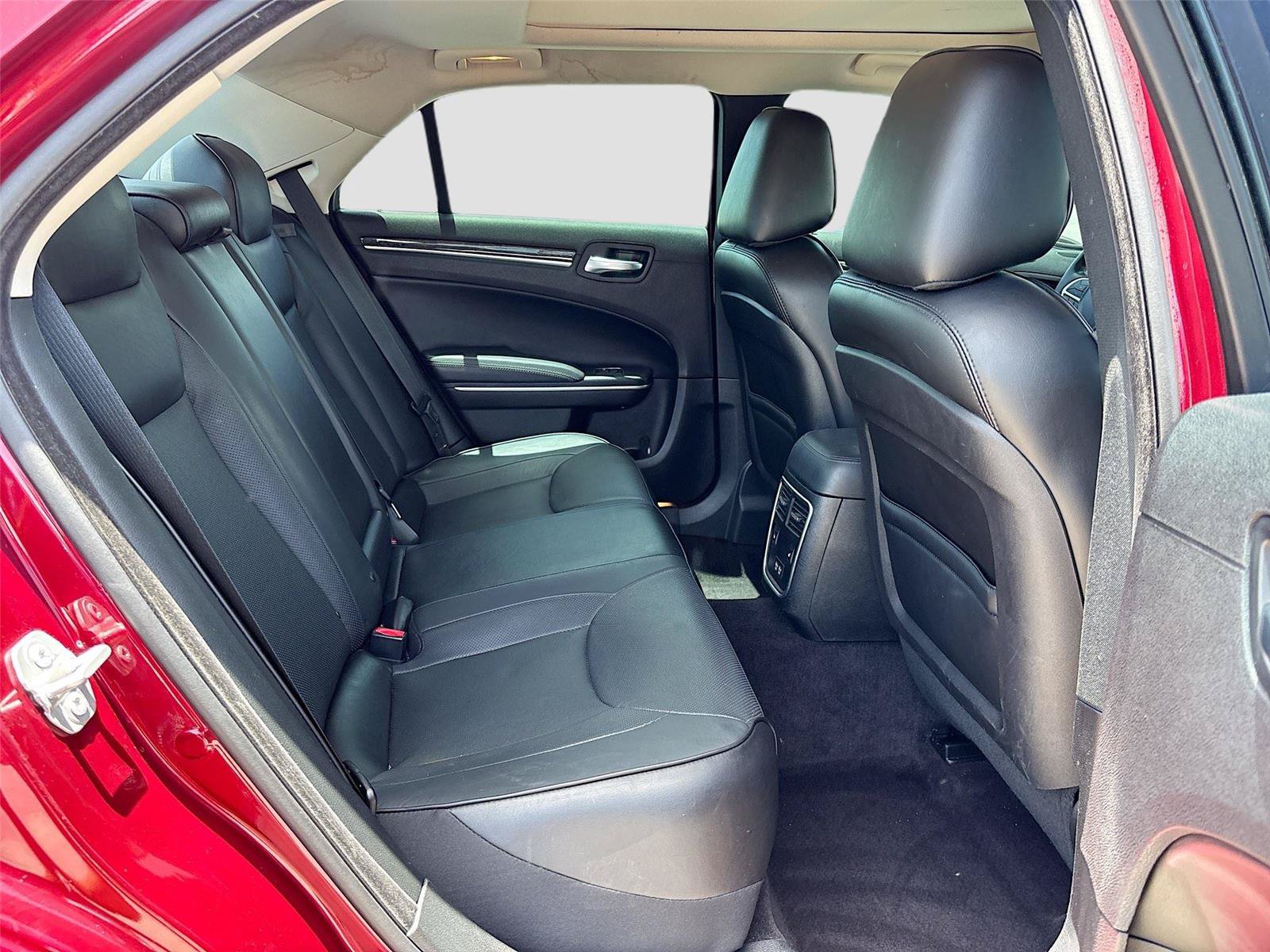 Used 2018 Chrysler 300 Limited w/ Safetytec Plus Group RWD image 28
