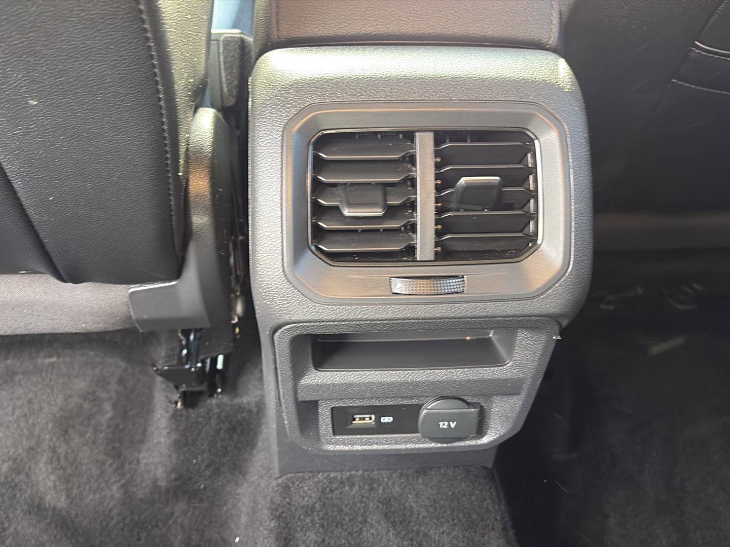 Used 2020 Volkswagen Tiguan SE image 16