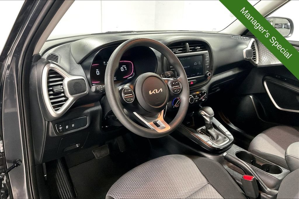 Used 2025 Kia Soul LX w/ LX Technology Package FWD image 16