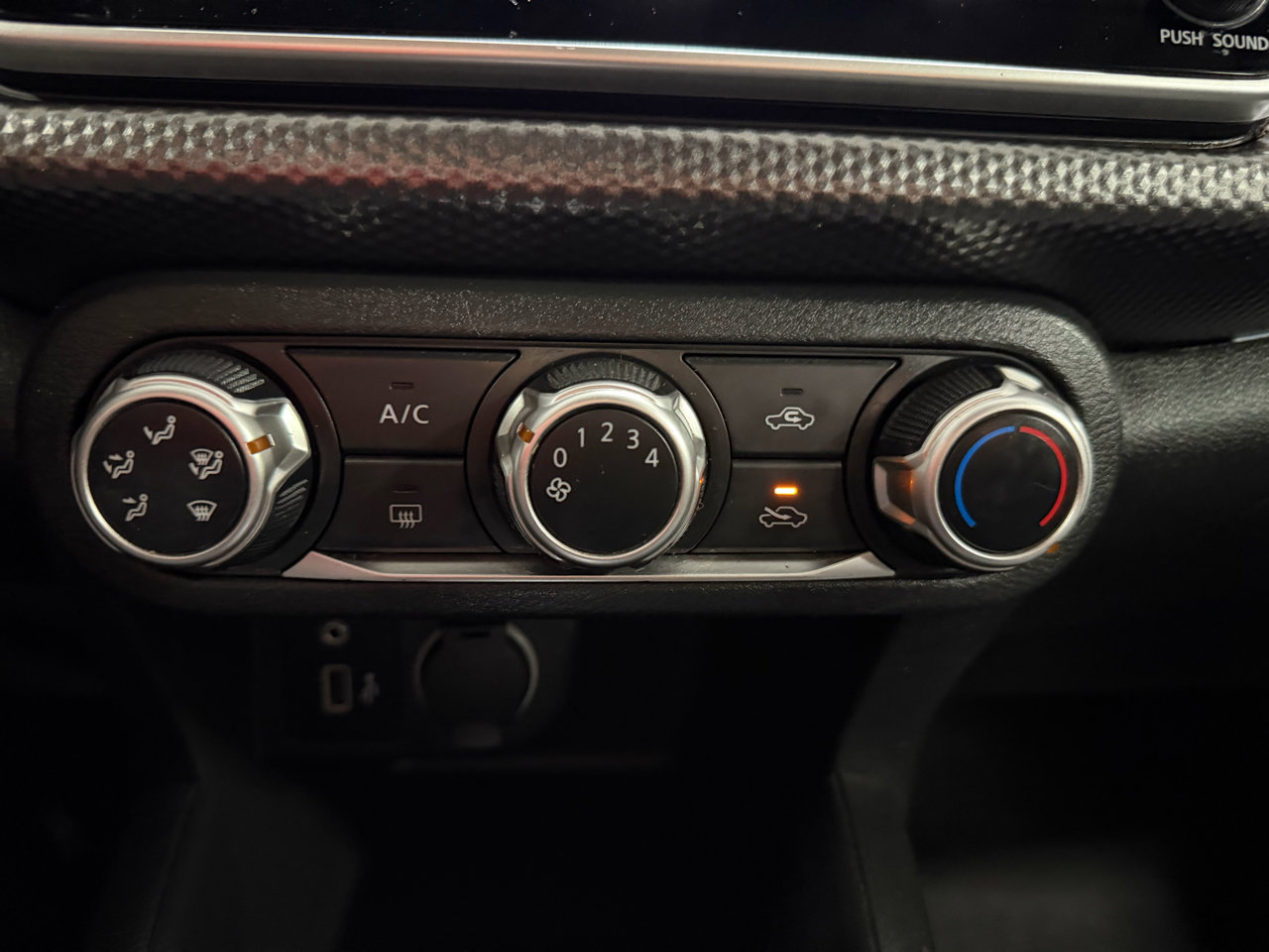 Used 2020 Nissan Kicks S image 30