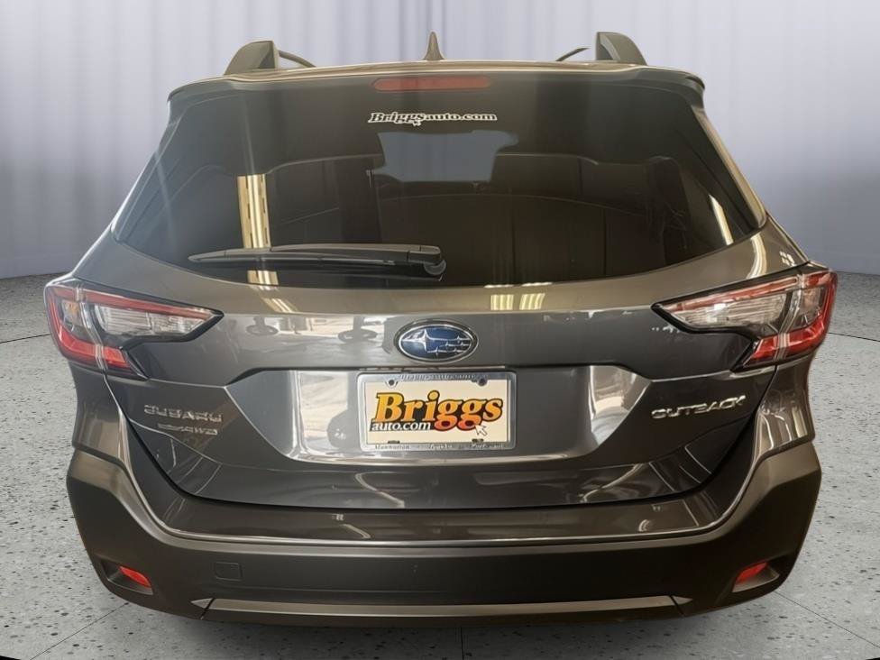 Used 2025 Subaru Outback Premium AWD/4WD image 4
