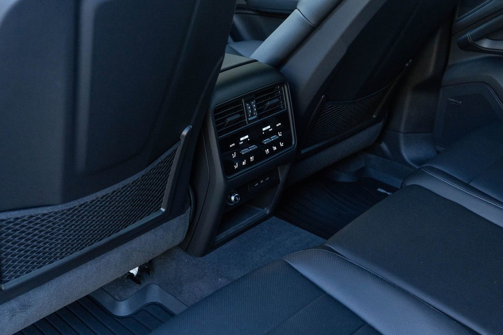 Certified 2025 Porsche Cayenne image 35