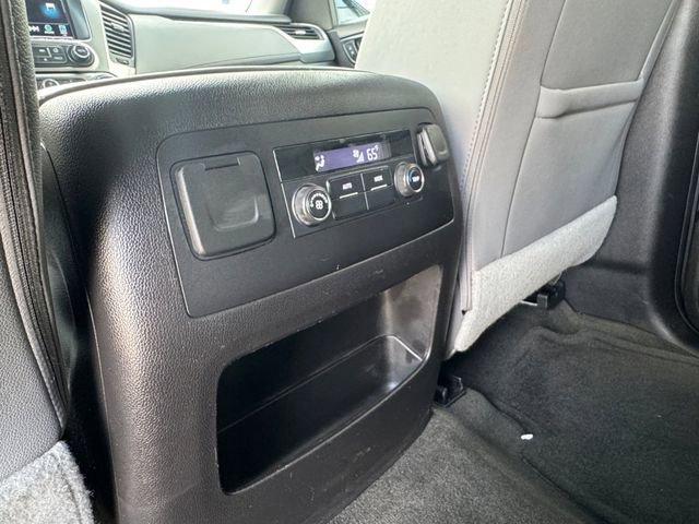 Used 2016 Chevrolet Suburban LT RWD image 30