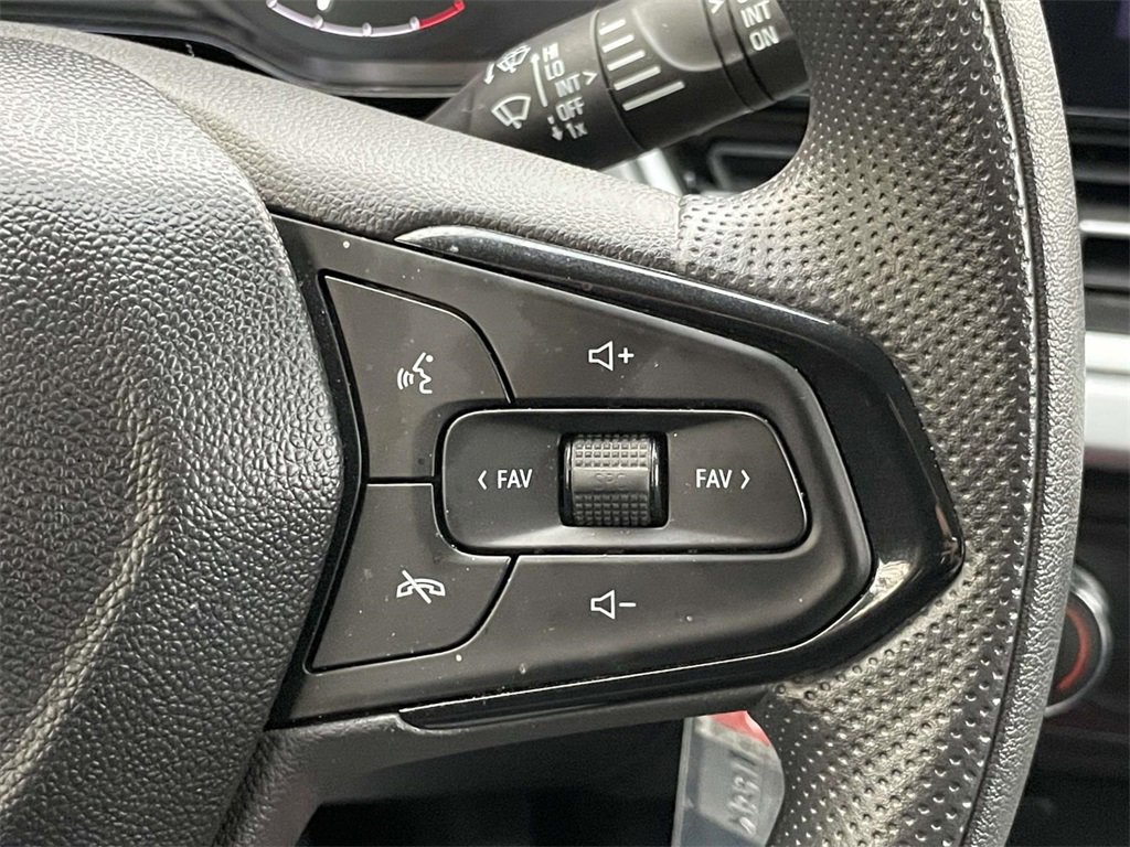 Used 2025 Chevrolet Trax LS w/ LS Convenience Package image 21