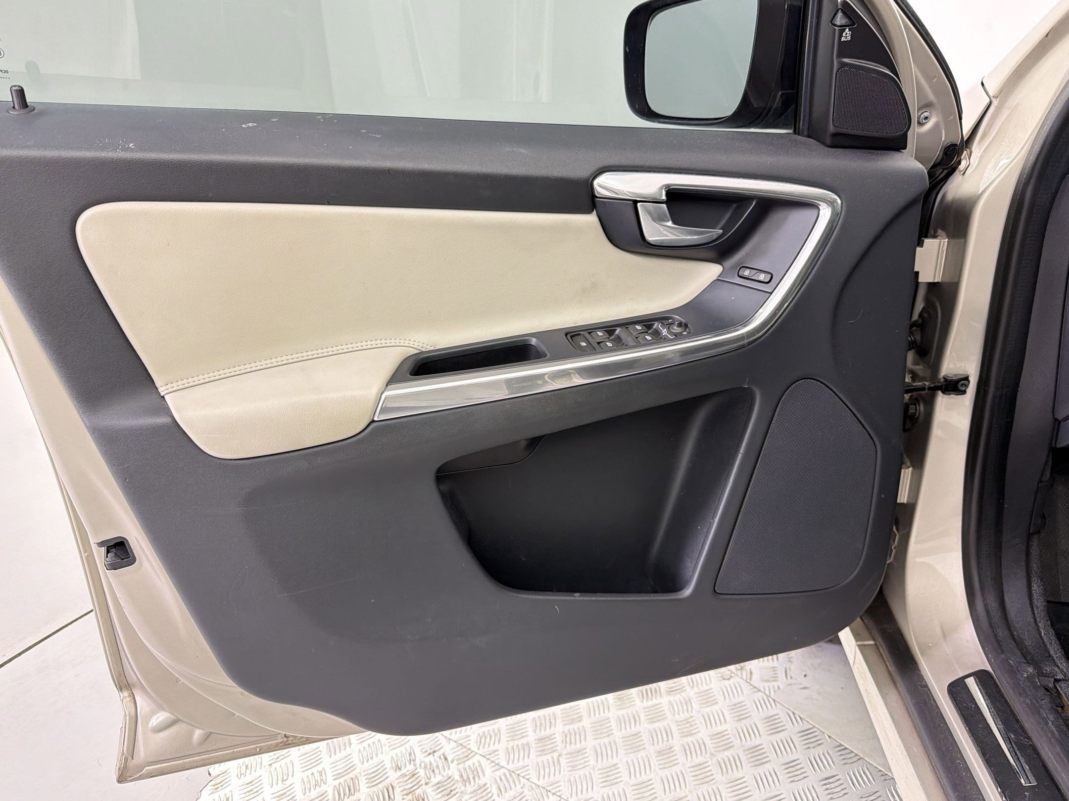 Used 2017 Volvo XC60 T5 Dynamic w/ Preferred Option Package FWD image 22