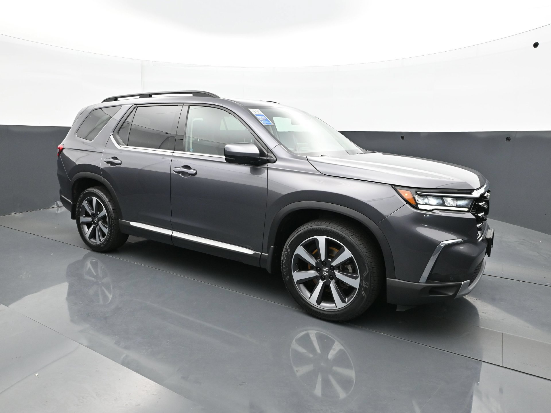 Used 2025 Honda Pilot Touring image 9