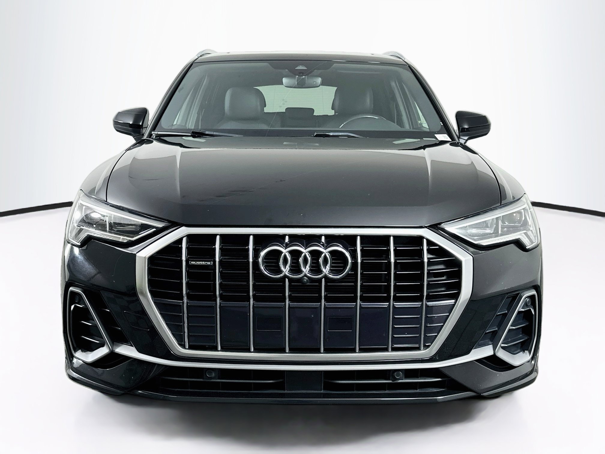 Used 2022 Audi Q3 2.0T Premium Plus w/ Premium Plus Package AWD/4WD image 2