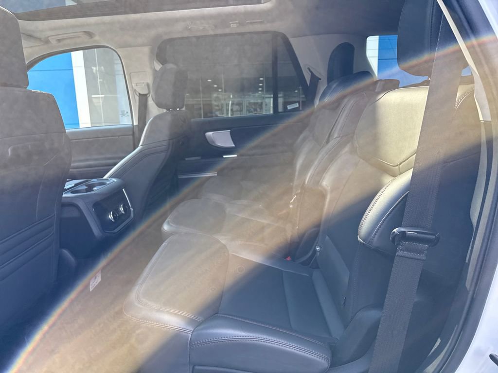 Used 2025 Ford Expedition Active image 31