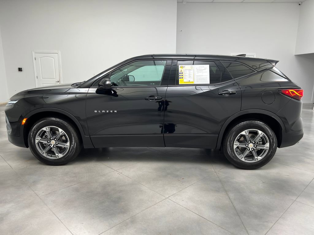 Used 2025 Chevrolet Blazer LT image 4