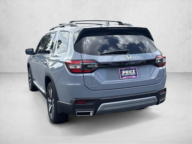 Used 2025 Honda Pilot Touring image 7