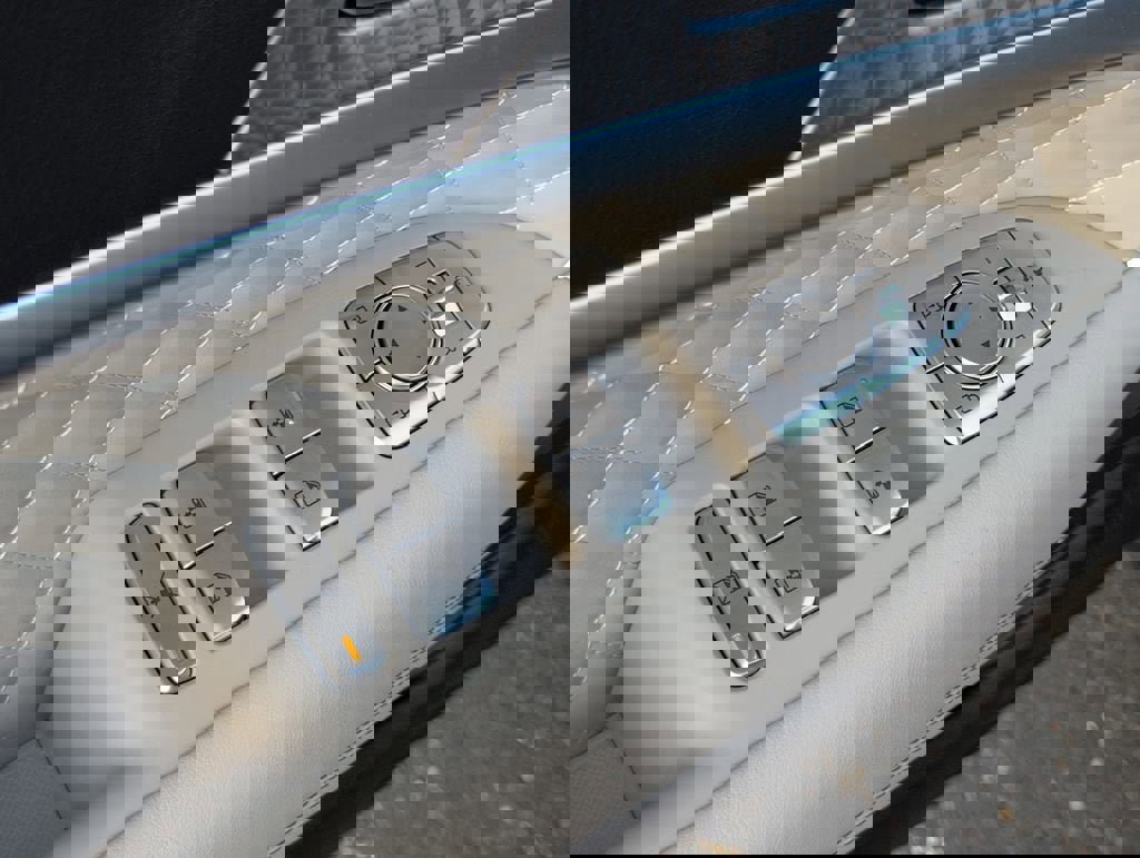 Used 2022 Genesis G70 3.3T image 16