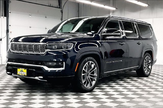 Used 2025 Jeep Grand Wagoneer L Series III w/ Rear-Seat Entertainment Group AWD/4WD image 11