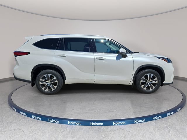 Used 2020 Toyota Highlander XLE AWD/4WD image 5