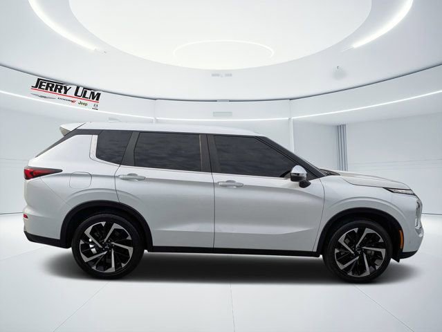Used 2022 Mitsubishi Outlander ES AWD/4WD image 2