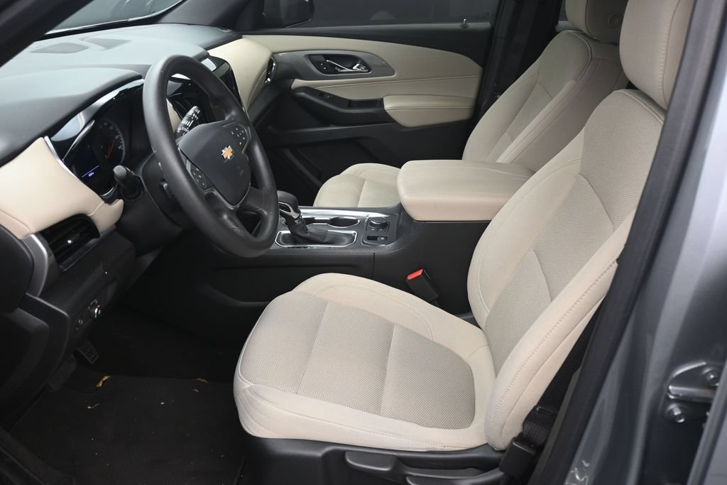 Used 2023 Chevrolet Traverse LS FWD image 10