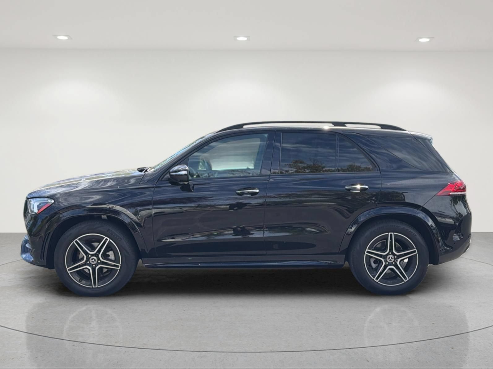 Used 2021 Mercedes-Benz GLE 350 4MATIC image 2