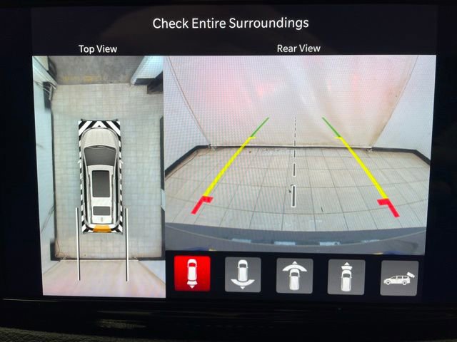 Used 2025 Chrysler Pacifica Limited image 6