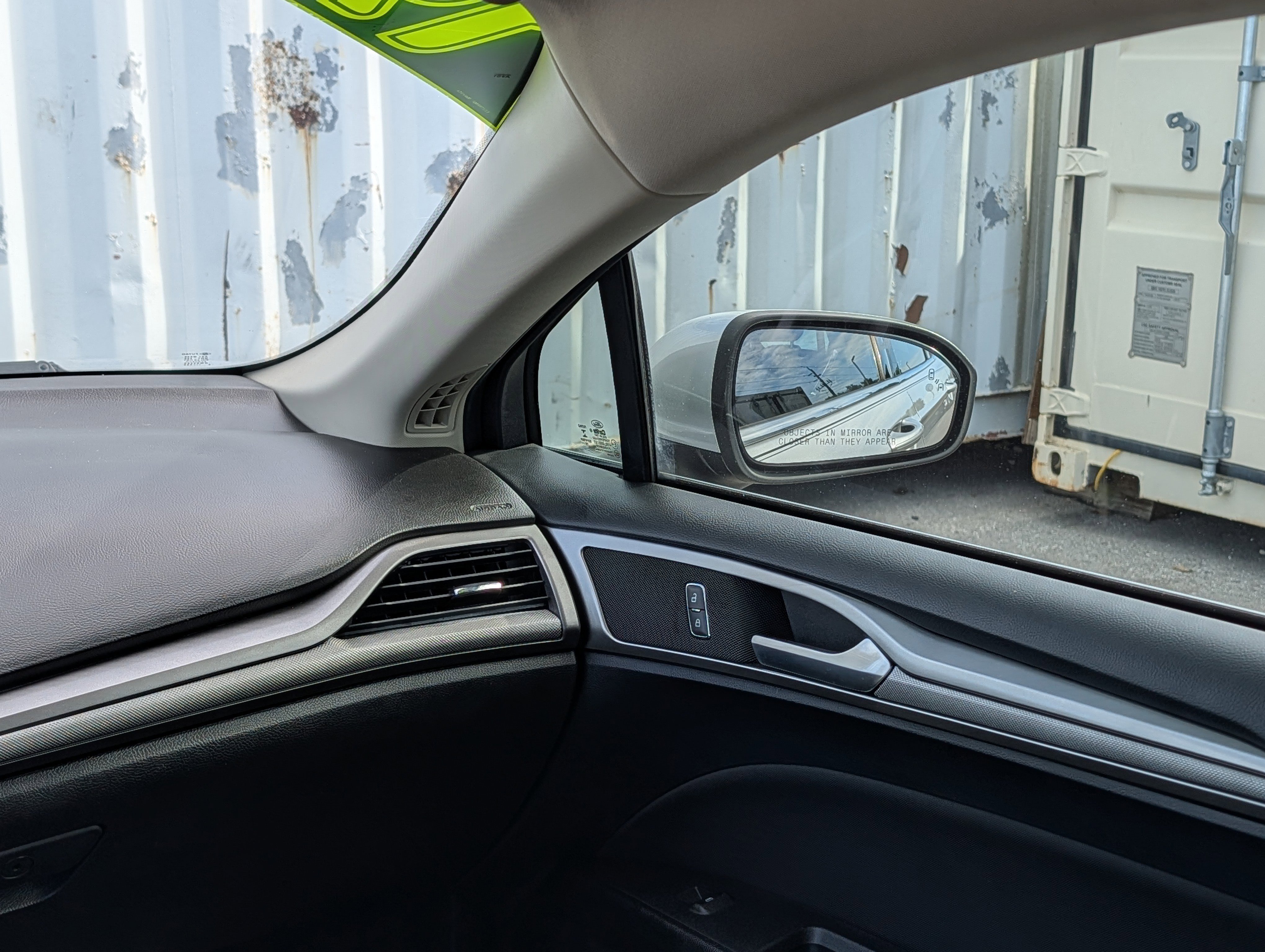 Used 2019 Ford Fusion SE FWD image 16