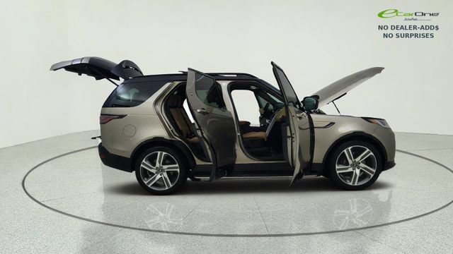 Used 2024 Land Rover Discovery Metropolitan Edition AWD/4WD image 11