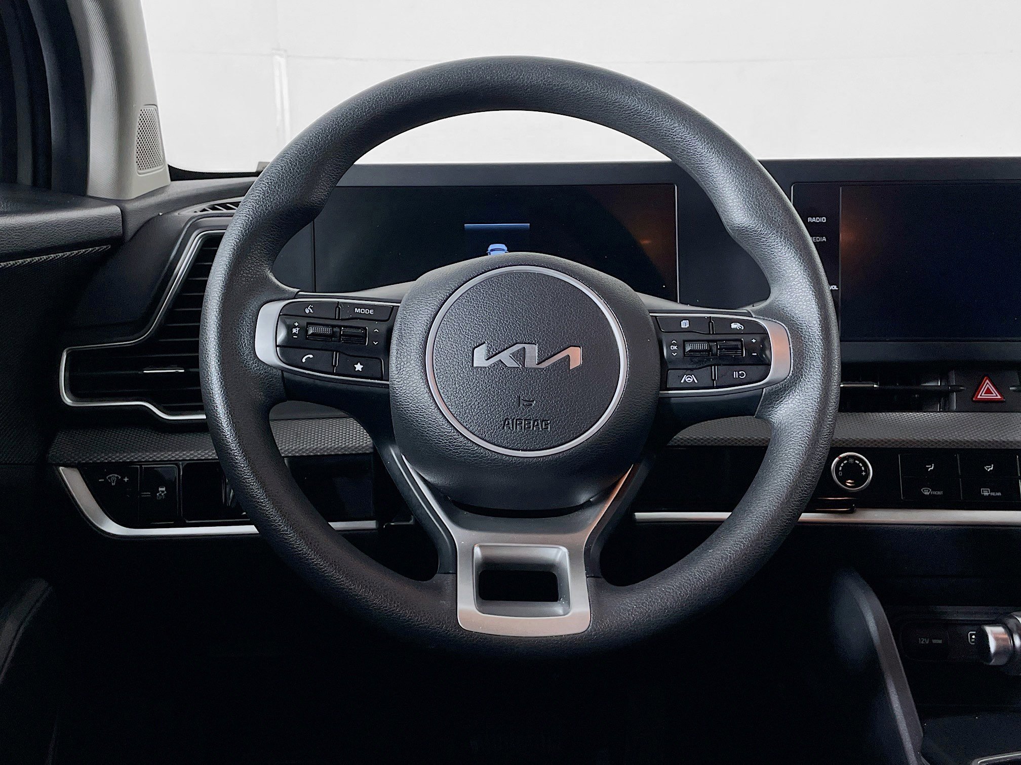 Used 2023 Kia Sportage LX image 18