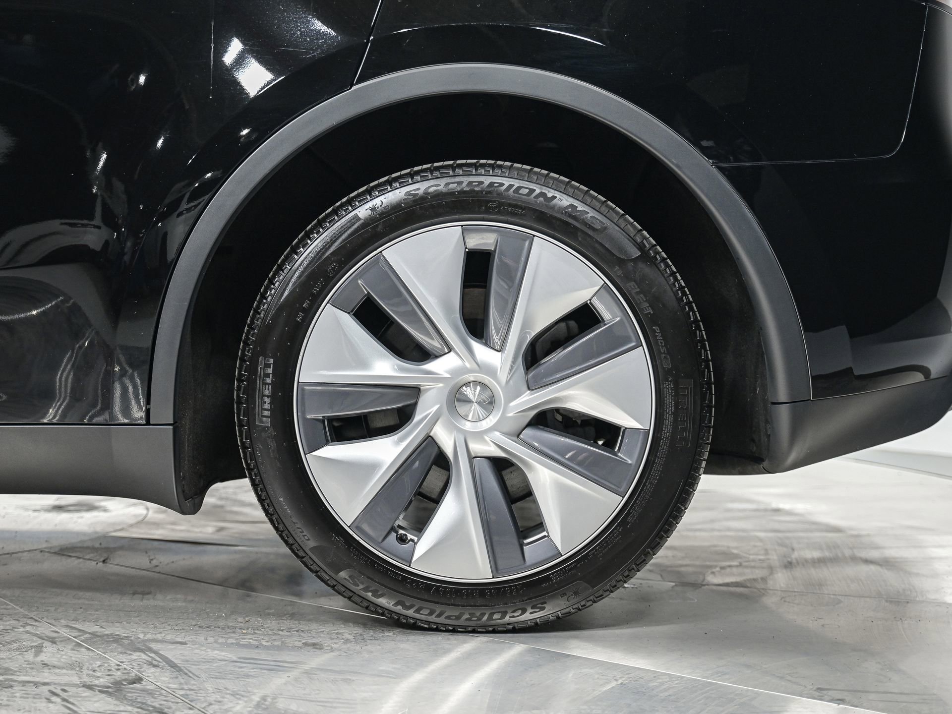 Used 2023 Tesla Model Y Long Range image 4