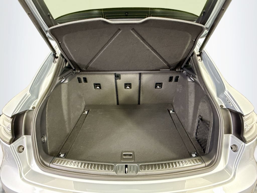 Used 2026 Porsche Macan AWD/4WD image 29