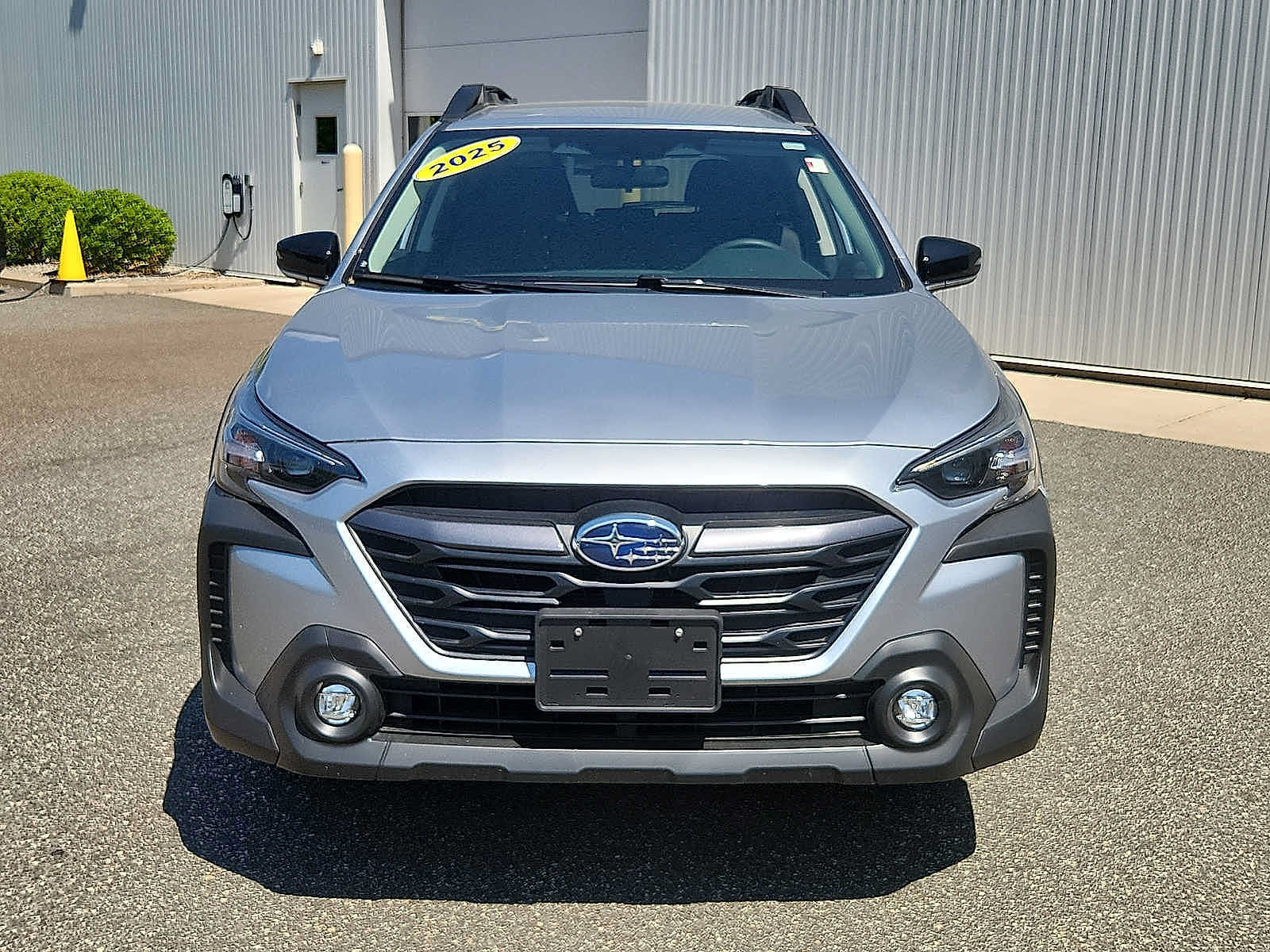 Used 2025 Subaru Outback Premium AWD/4WD image 2