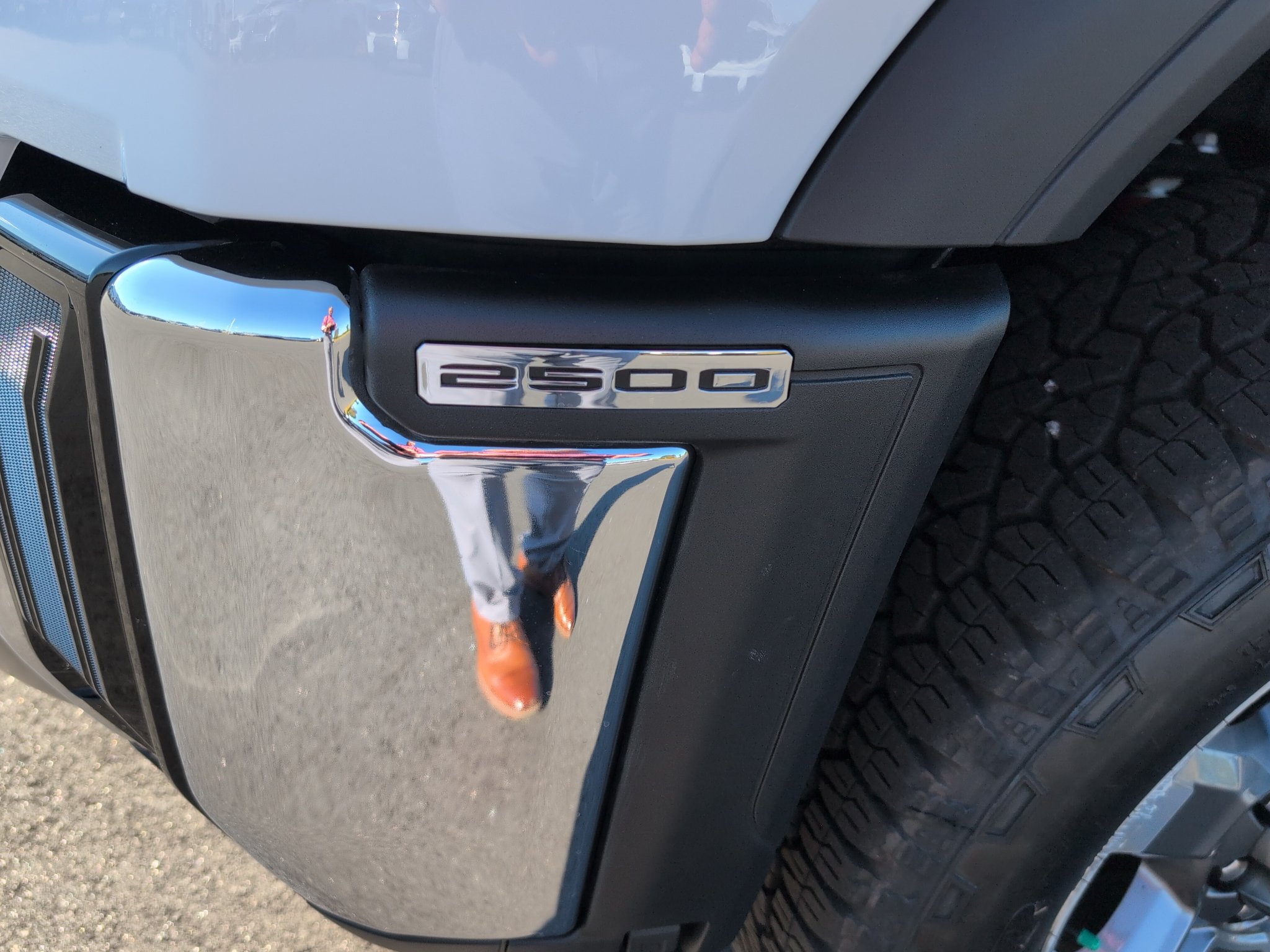 Used 2025 GMC Sierra 2500 SLT w/ SLT Premium Package AWD/4WD image 2