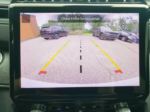 Used 2023 Jeep Grand Cherokee Overland w/ Luxury Tech Group IV AWD/4WD image 25