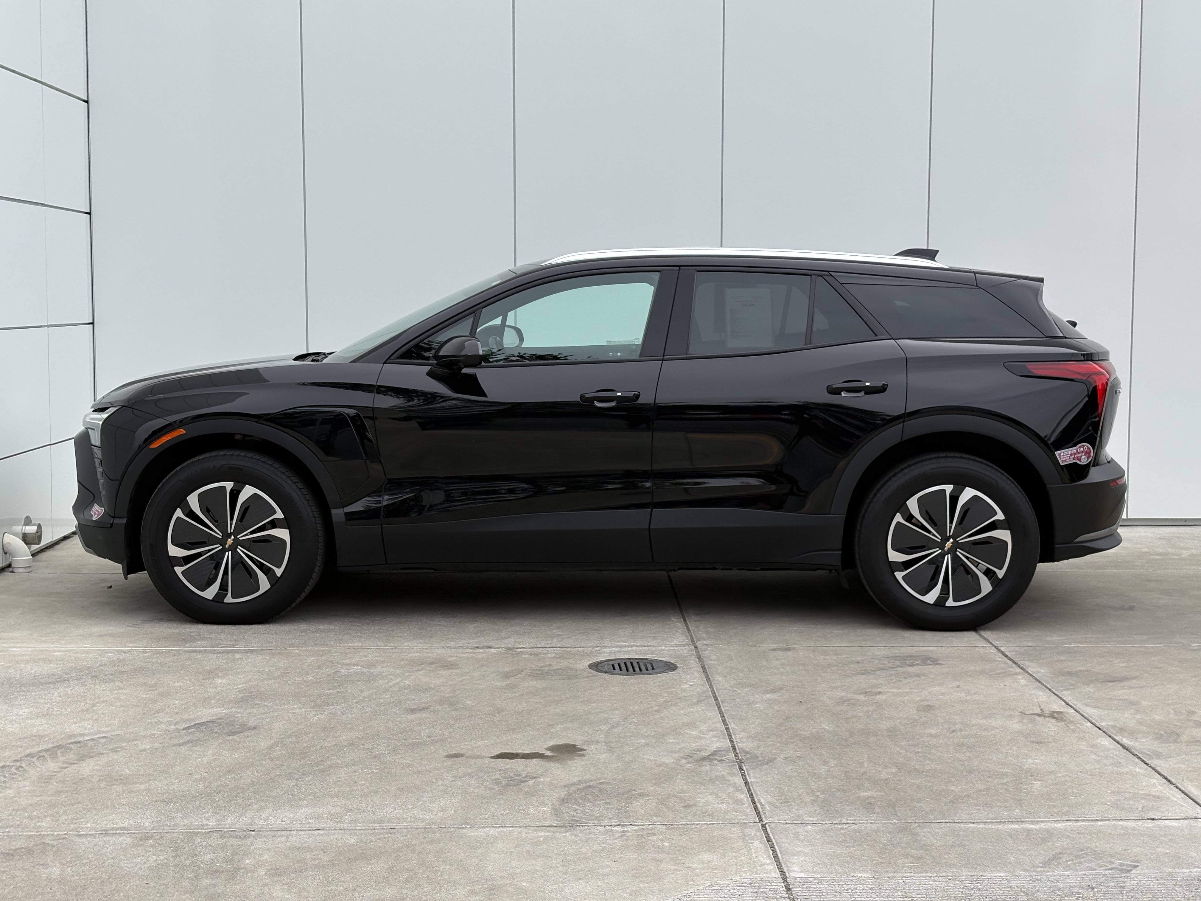 Used 2024 Chevrolet Blazer EV LT AWD/4WD image 4