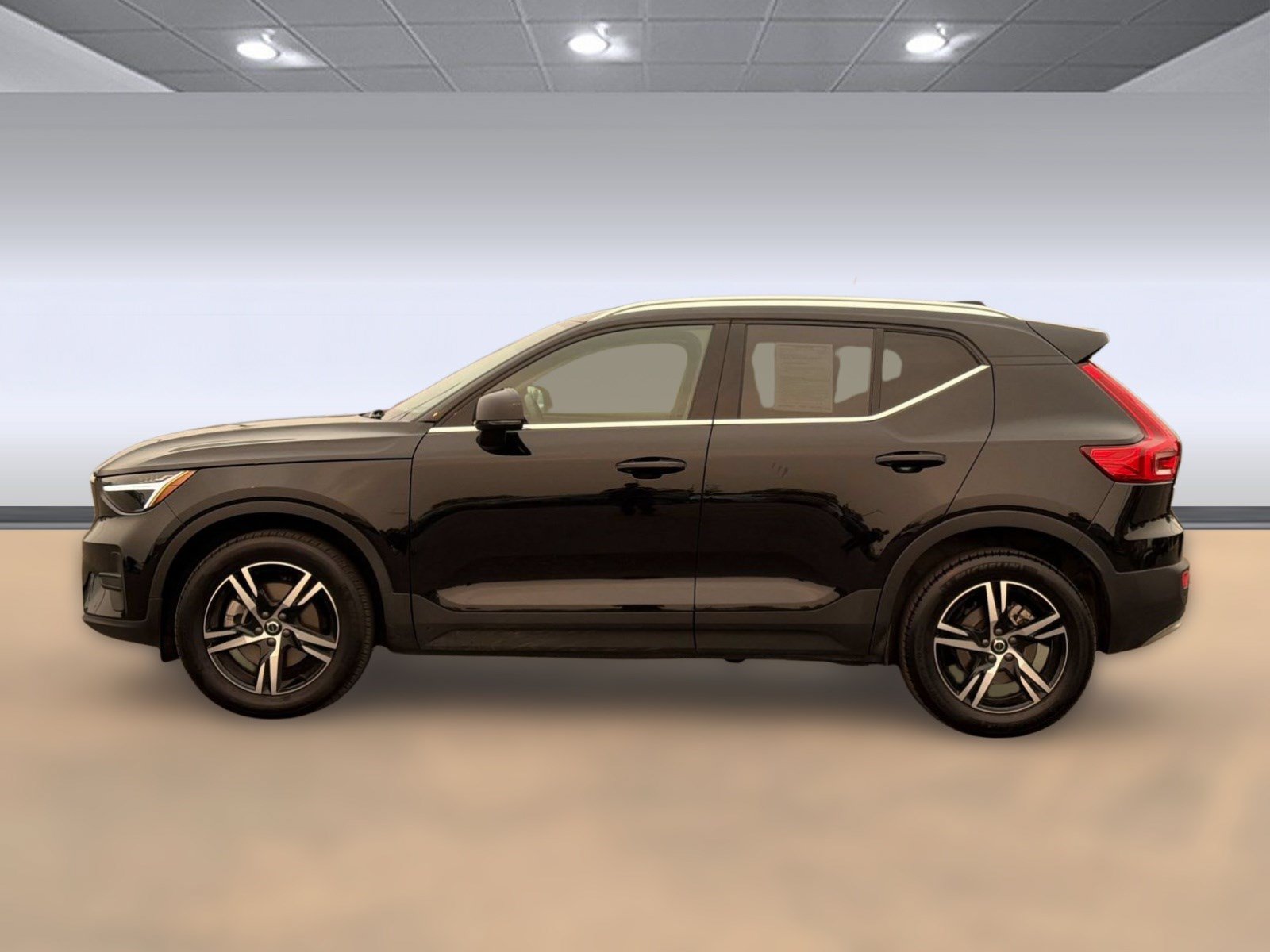 Used 2025 Volvo XC40 B5 Core AWD/4WD image 2