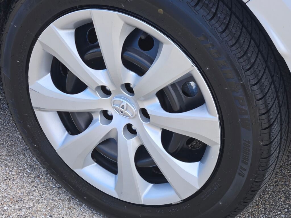 Used 2021 Toyota Corolla LE image 13