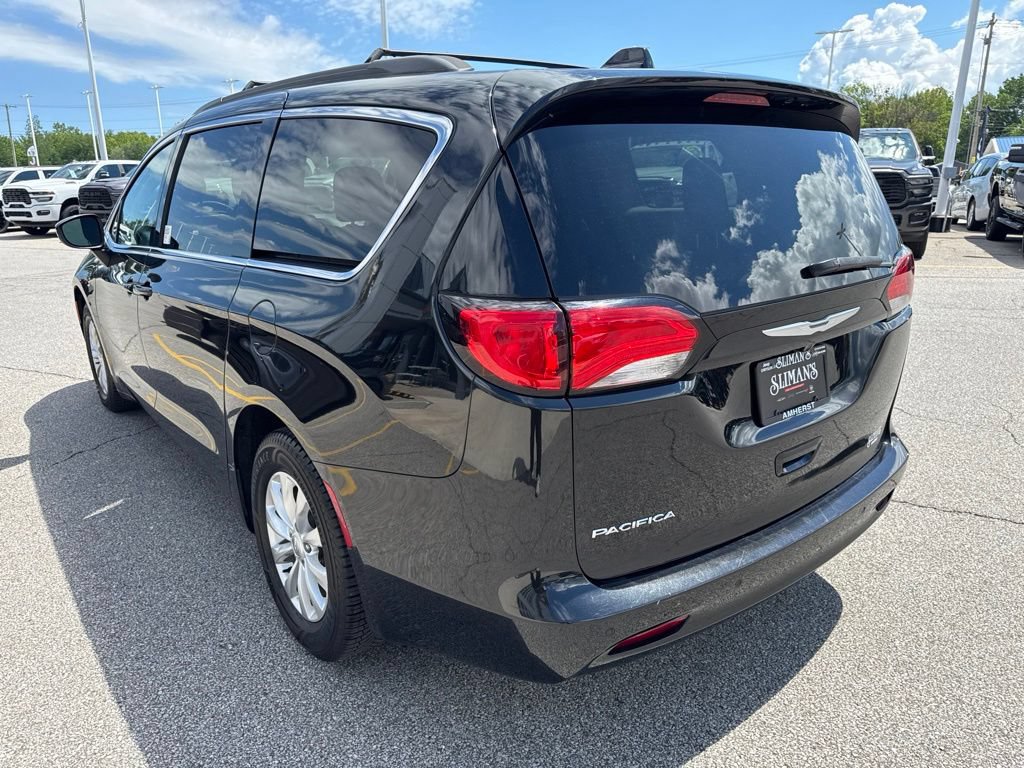 Used 2017 Chrysler Pacifica Touring FWD image 6