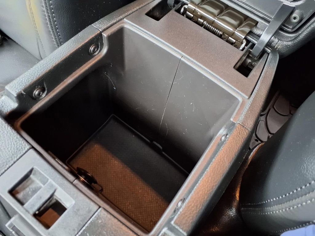 Used 2017 Jeep Wrangler Unlimited Sahara image 12