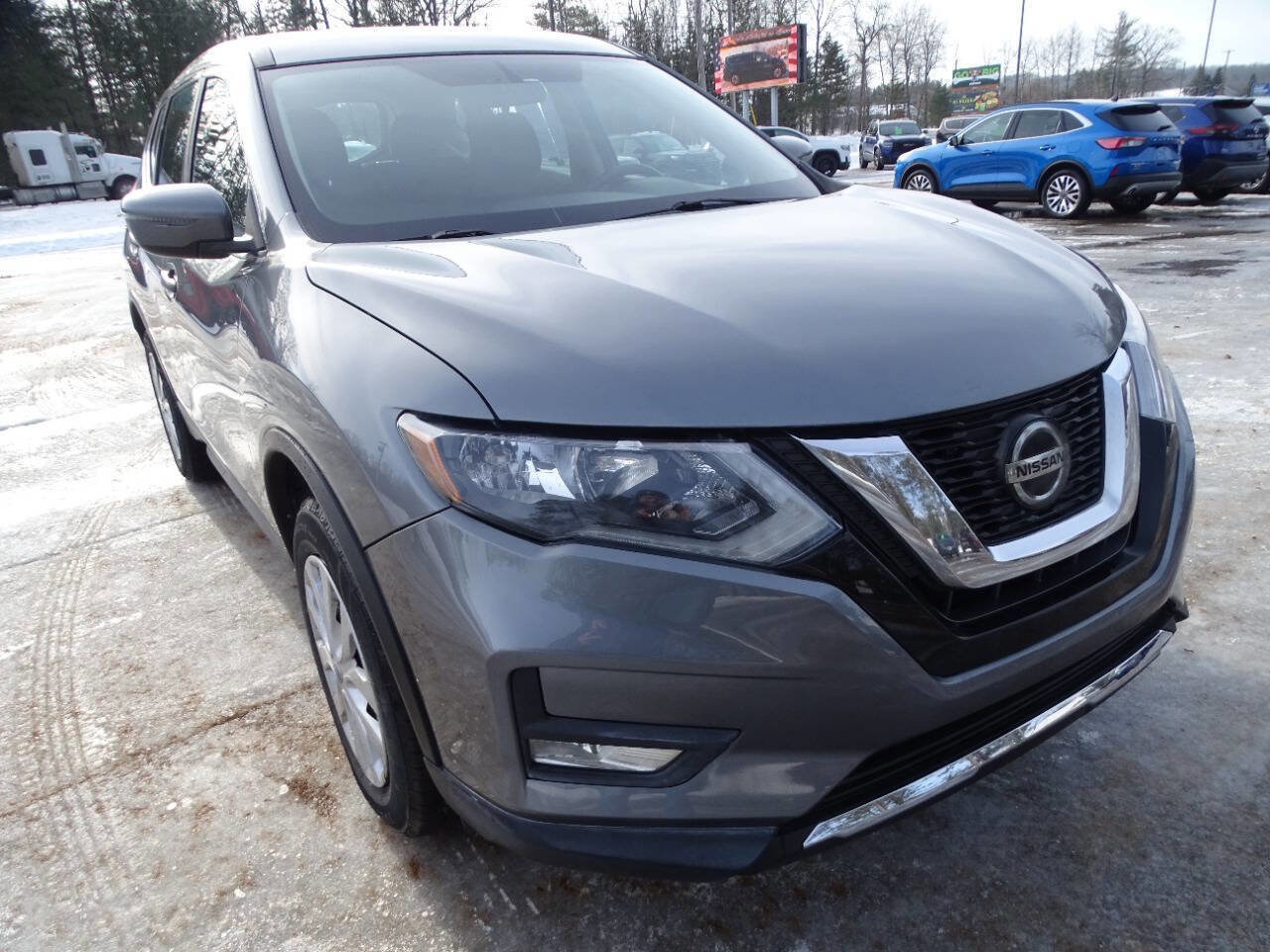Used 2018 Nissan Rogue S image 2
