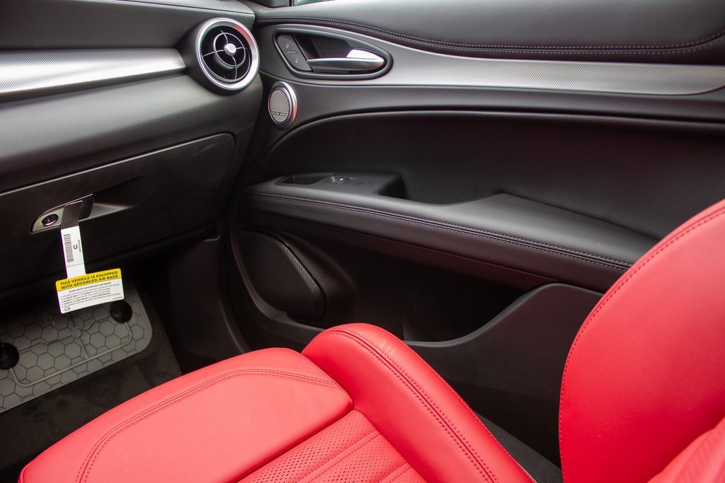 New 2025 Alfa Romeo Stelvio Sprint image 19