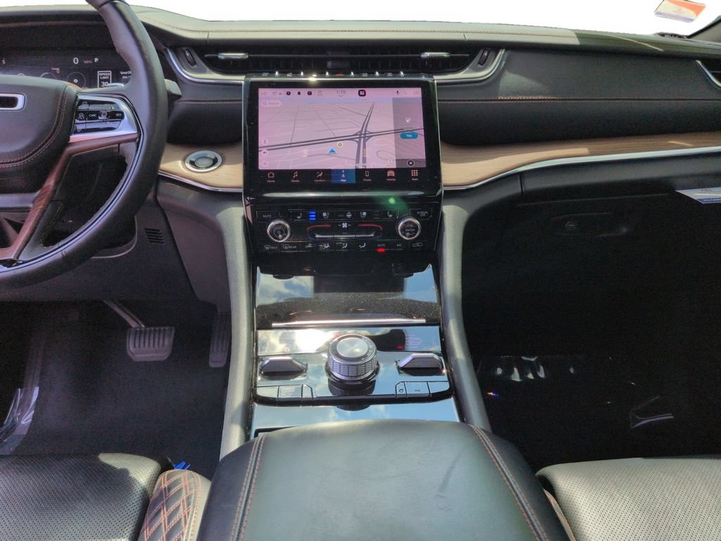 Used 2023 Jeep Grand Cherokee Summit w/ High Altitude Package AWD/4WD image 11