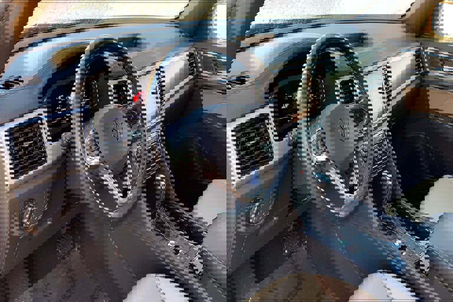 Used 2022 Volkswagen Atlas Cross Sport SE image 16